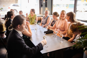 027_FILTDK_2023-05-25_seppeleensitojaispäivälliset_R6_0586_web