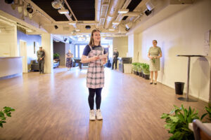048_FILTDK_2023-05-21_esiseppeleensitojaiset_R6_0100_web